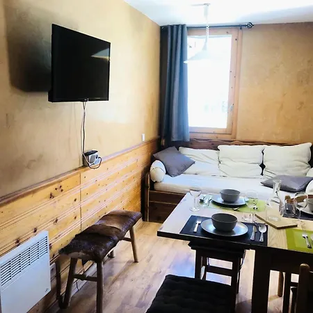 Cachette - La Cachette 20 - Joli Deux Pieces Entierement Renove En 2025, Aux Pieds Mae-0574 דירה ואלמורל
